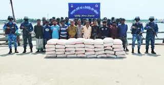 মিয়ানমারে পাচারকালে ২৪০০ বস্তা সিমেন্ট জব্দ, আটক ৩৩